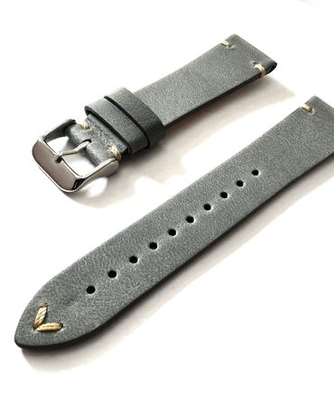 Grått läderband med silvrigt spänne